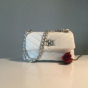V QUILTING CROSSBODY WITH LETTER LOCK